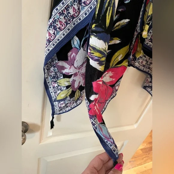 NEW! Vince Camuto Rayon Kimono Style Wrap, Ruana Black Floral OSFM - Picture 7 of 16